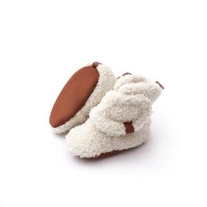 Goumi Sherpa Baby Stay-On Boots in Alabaster